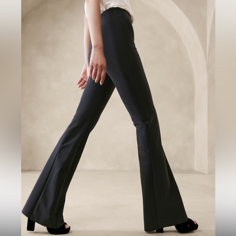 Banana Republic elastic waist flare pants never worn